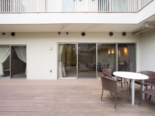 テラスと共有スペースの風景