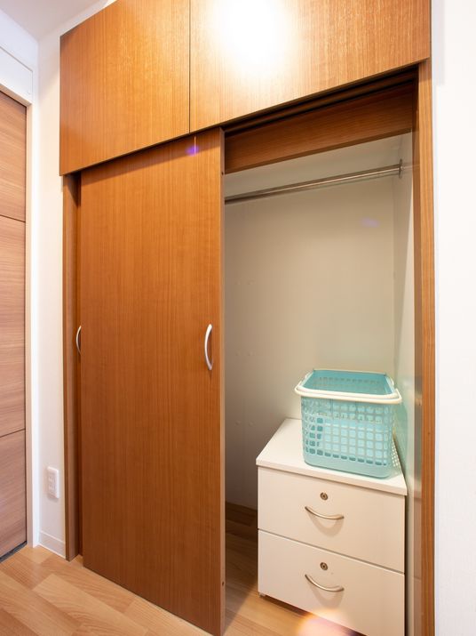 清潔な居室のクローゼット