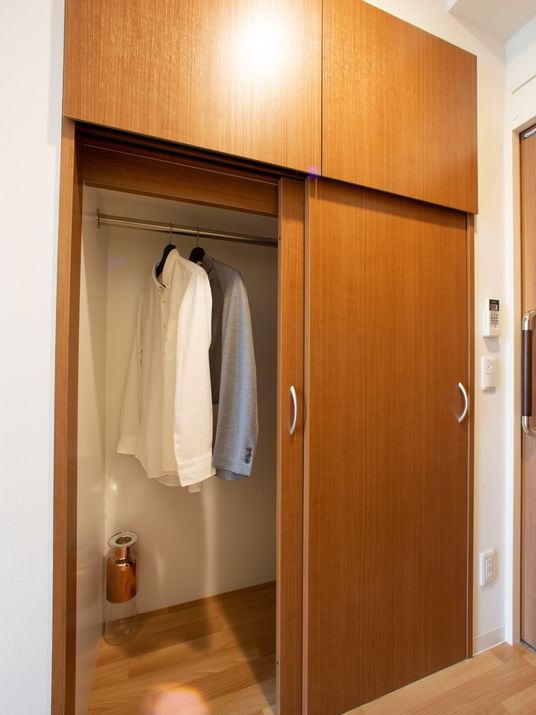 居室の整頓されたクローゼット