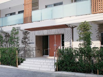 モダンな建物の入口