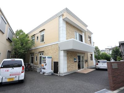 外観の施設入口