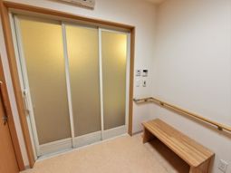 清潔感のある居室の一角