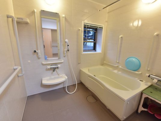 バリアフリー対応の浴室