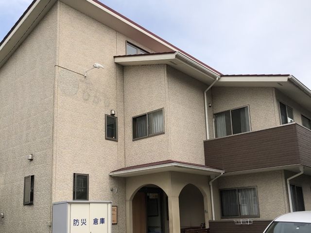 ケアハウスの外観 施設外観 ゆとりのある外観が特徴の施設です。落ち着いた色合いで、訪れる方々を温かく迎え入れます。