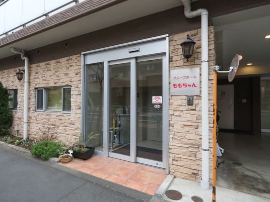 エントランス前の外観