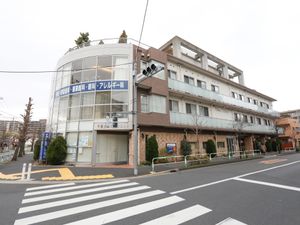 多階層の建物の外観
