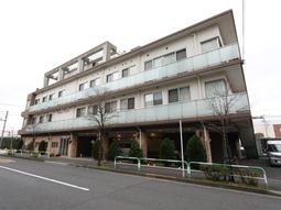 多階層の建物の外観