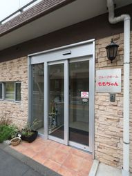 明るいエントランスの入口