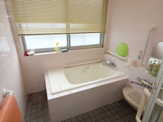 明るい清潔な浴室