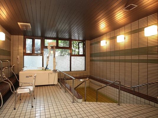 木目調の浴室