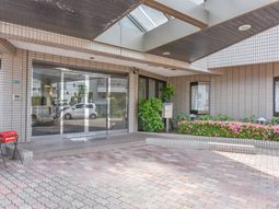 明るいエントランス風景