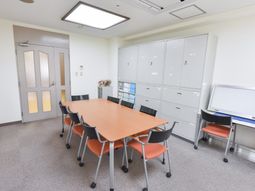 多目的室の明るい空間