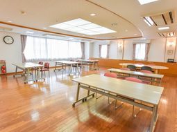 広々とした明るい多目的室