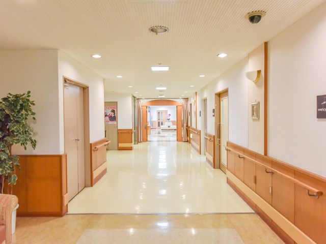 明るく清潔な廊下