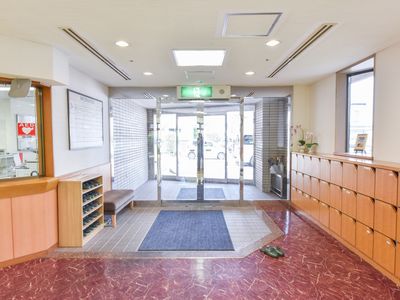 明るく広々としたエントランス