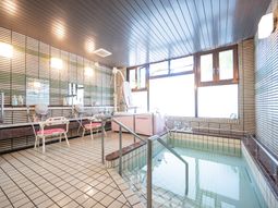 明るい浴室の風景