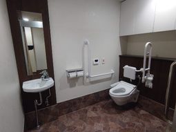 バリアフリー構造のトイレ