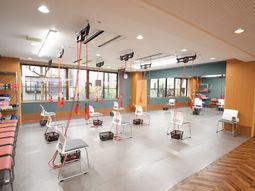 リハビリ用具の設置された部屋