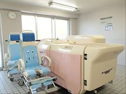 リハビリ機器が備わる部屋