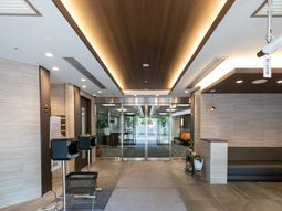 広々とした明るいエントランス