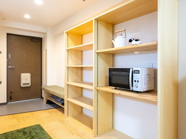 居心地の良い居室 居室 ゆったりとした造りの居室です。明るく木の温もりを感じる空間で、日々のくつろぎの時間をお過ごしいただけます。