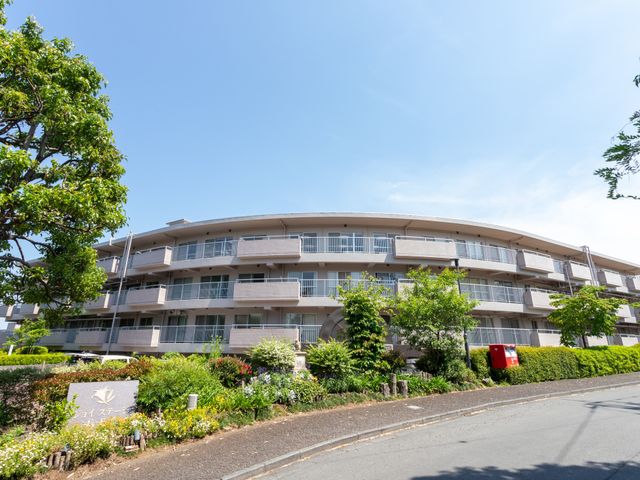 快適な居室の様子 外観 温かみのある居室です。窓からの自然光が入り、快適な時間をお過ごしいただける空間となっています。