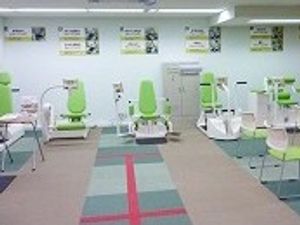 トレーニング機器が並ぶ部屋