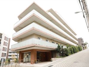 多階層モダン建築
