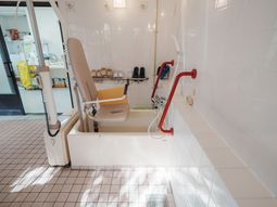 広々とした浴室