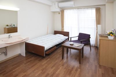 清潔な居室の一室