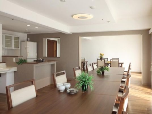 清潔感ある食堂空間