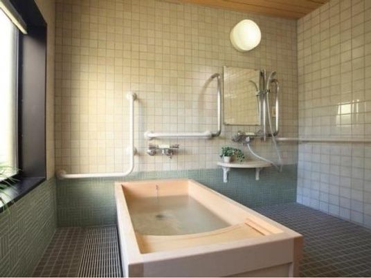 温かみのある浴室