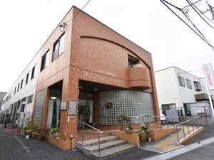 赤レンガ造りの外観
