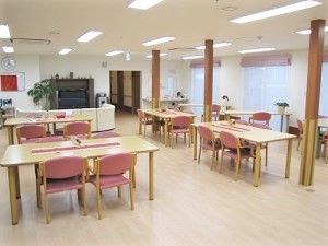広々とした食堂の空間