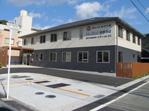 新しい建物の外観