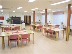 明るい食堂の様子