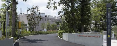 緑豊かな病院風景