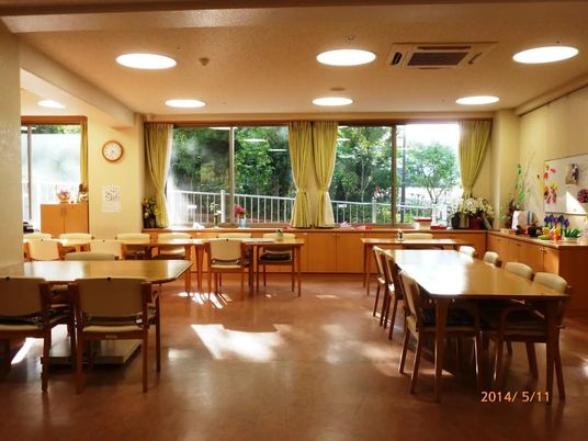 明るい食堂の室内  