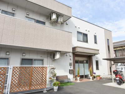 清潔感ある外観の施設