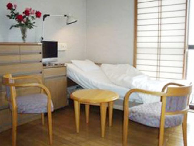和風の居室 居室 自然光が差し込む明るい居室です。心地よい木製のインテリアが落ち着いた雰囲気を演出しています。