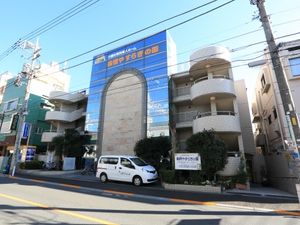 建物の正面外観