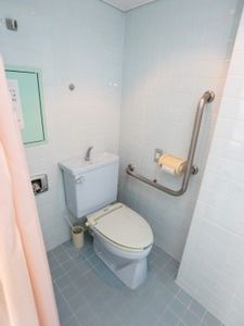 バリアフリー設計のトイレ