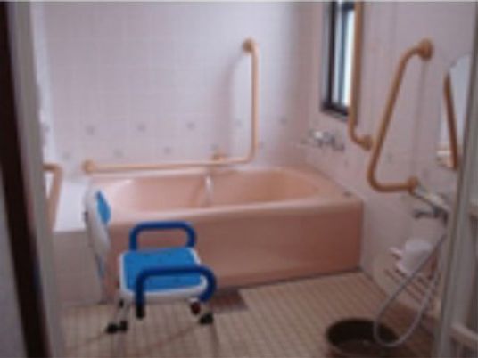 介助しやすい設計の浴室