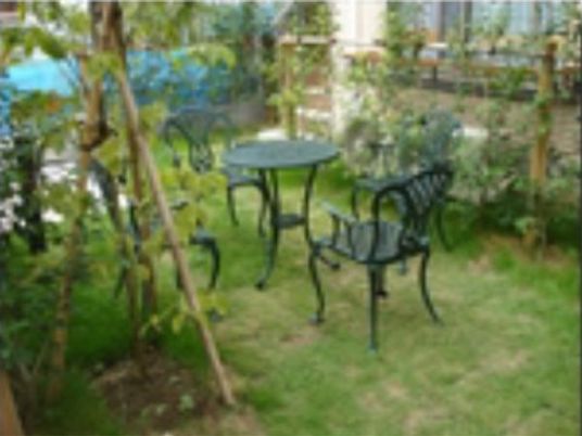 ゆったり中庭での休憩風景