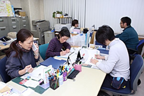 働くスタッフの様子