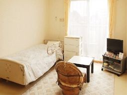 明るい個室の居室