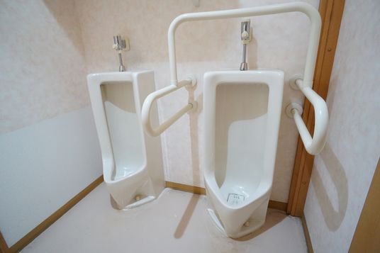 バリアフリー設計のトイレ