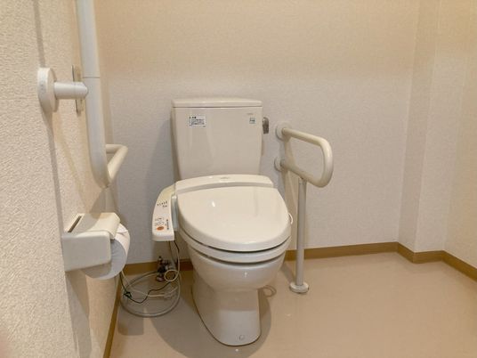 バリアフリー設計のトイレ