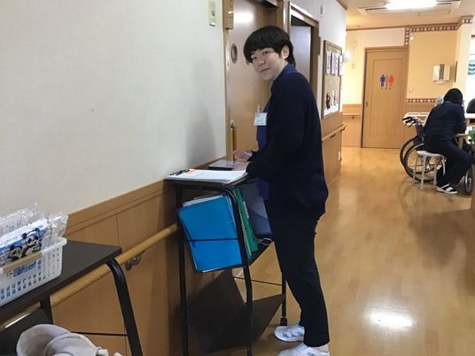 介護スタッフ作業風景