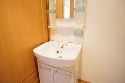 清潔な洗面台の一角